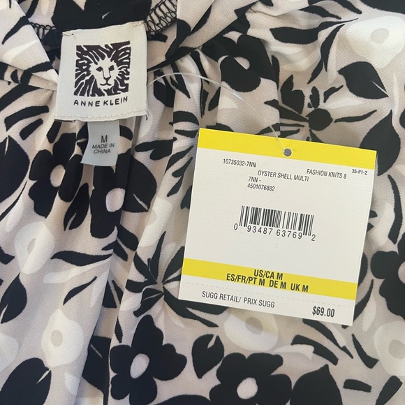 Anne Klein: (MEDIUM) Black and White Floral Blouse with Gold Button Detail - Picture 7 of 7